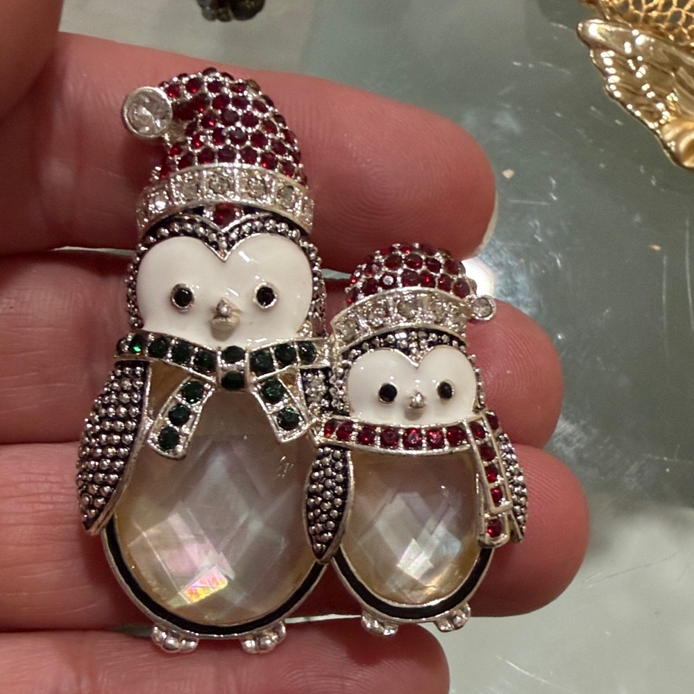 NAPIER Christmas Pinguins Lapel Pin Enamel Rhinestones Clear Cabochon Silver